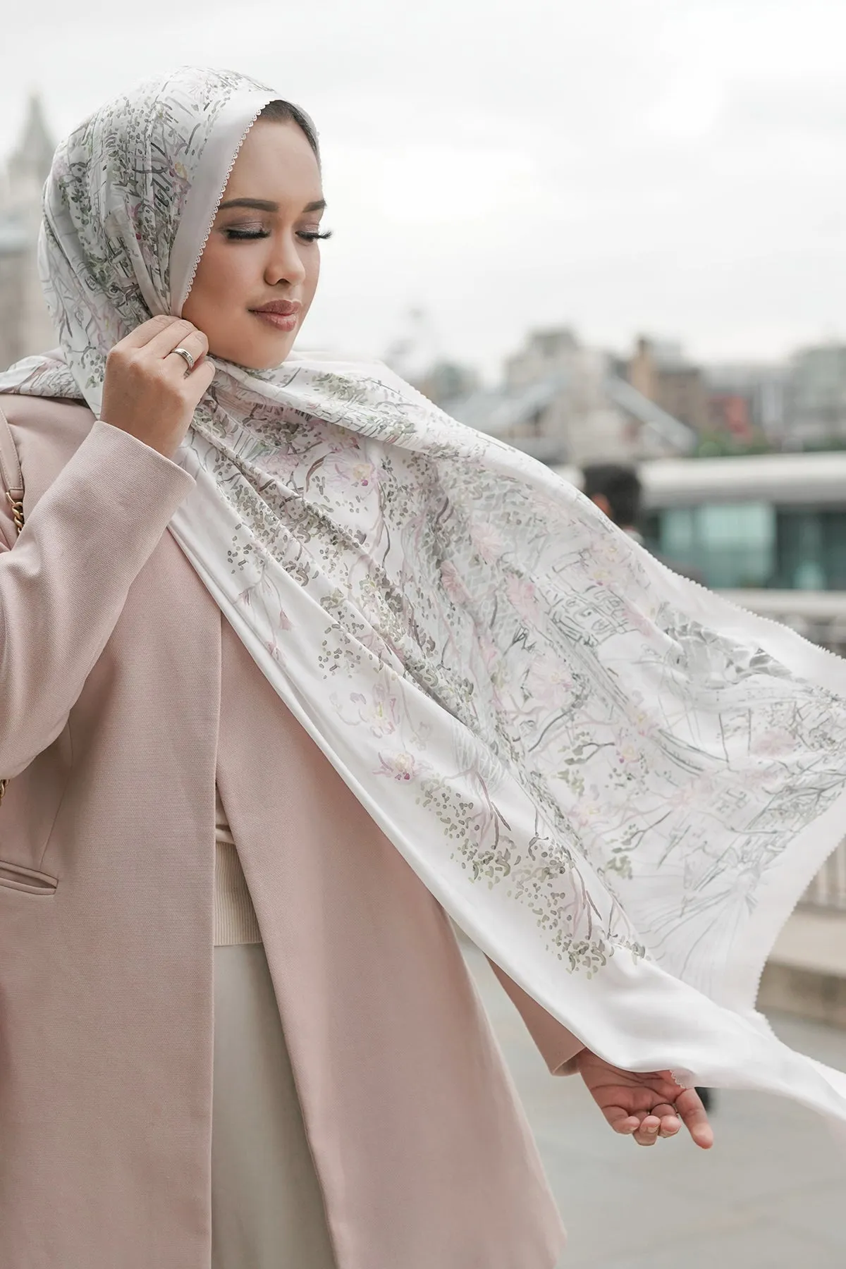 The British Series Satin Shawl - White